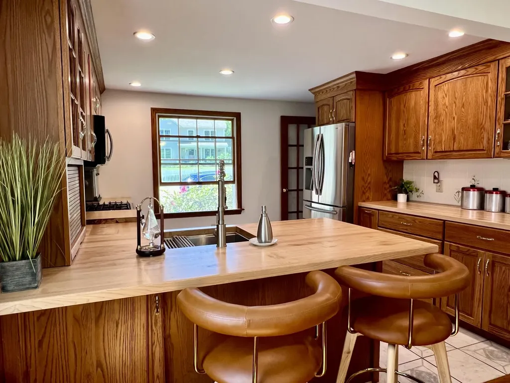 337 Middle Road Falmouth ME 04105