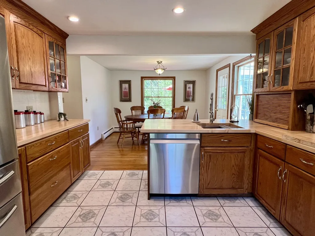 337 Middle Road Falmouth ME 04105
