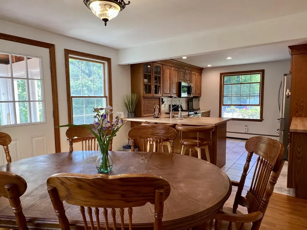 337 Middle Road Falmouth ME 04105