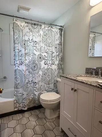 337 Middle Road Falmouth ME 04105