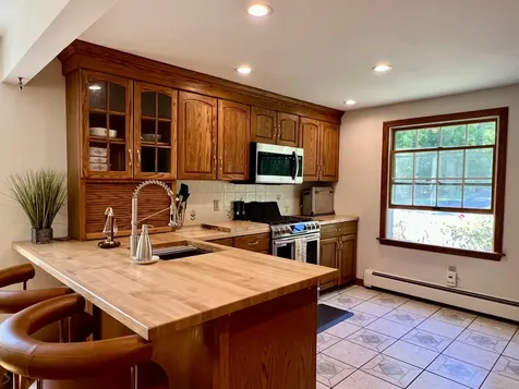 337 Middle Road Falmouth ME 04105