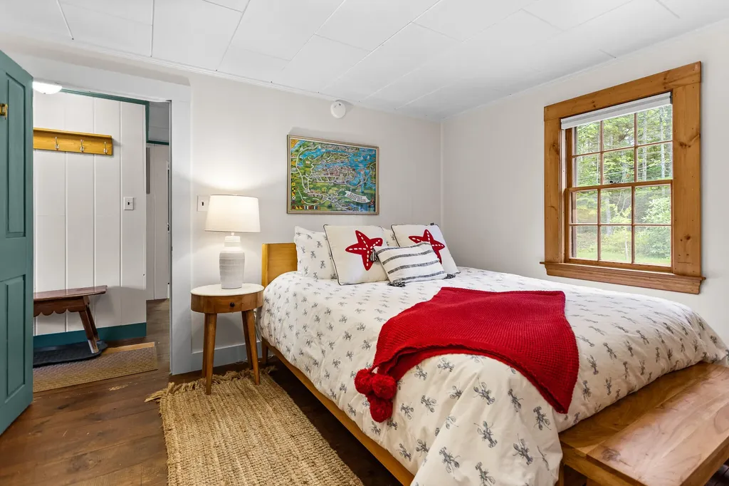 30 Cedar Bush Lane Southport ME 04576