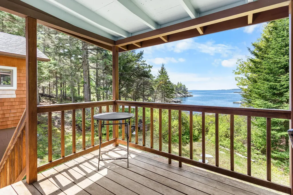 30 Cedar Bush Lane Southport ME 04576