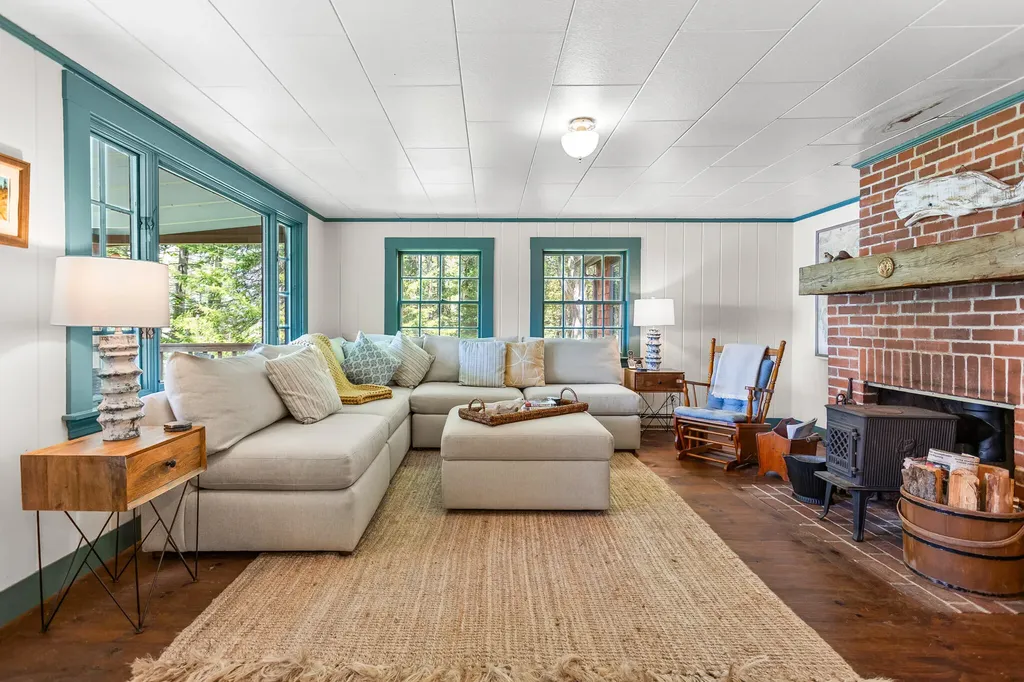 30 Cedar Bush Lane Southport ME 04576