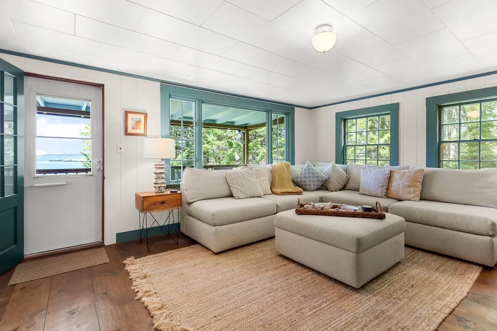 30 Cedar Bush Lane Southport ME 04576