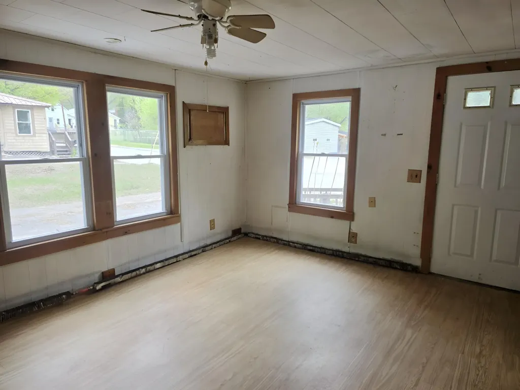 11 Woodland Avenue Mexico ME 04257