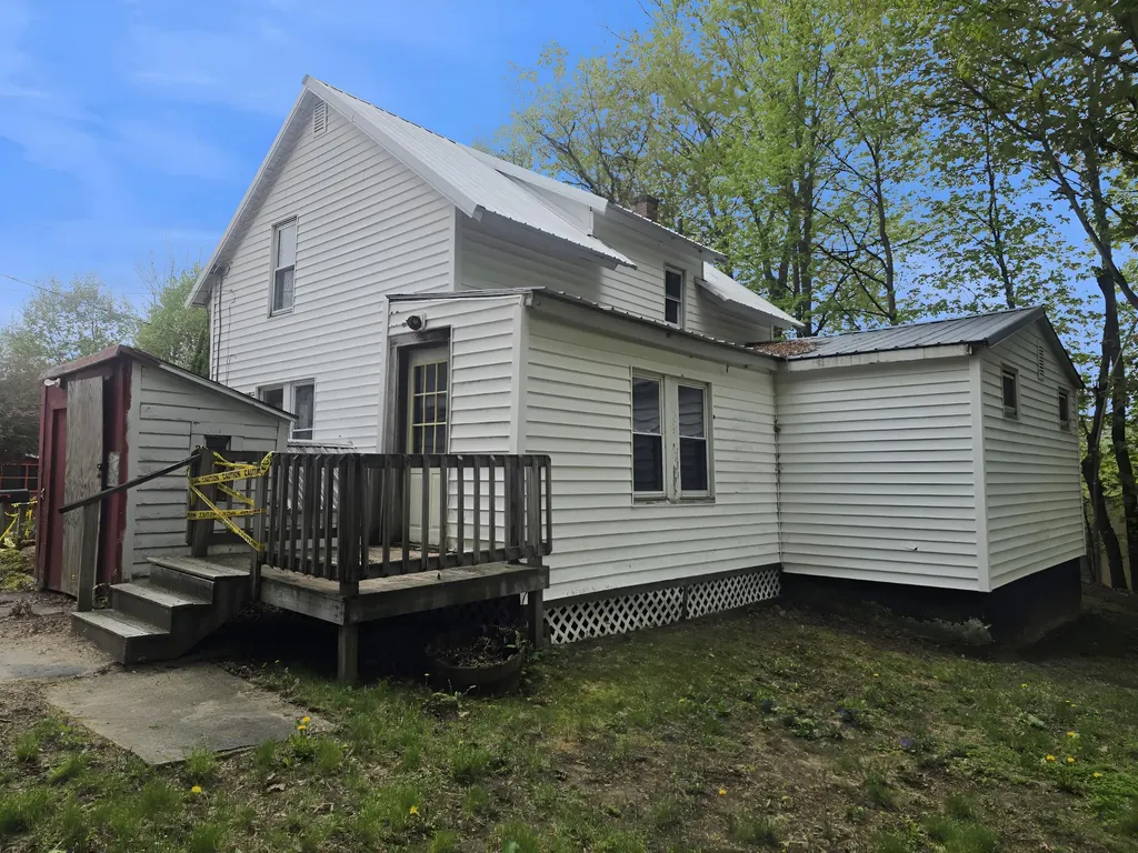 11 Woodland Avenue Mexico ME 04257