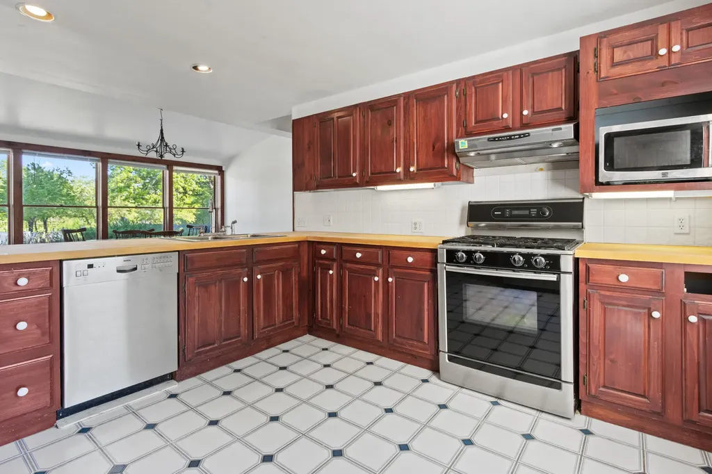 434 Main Street Oxford ME 04270