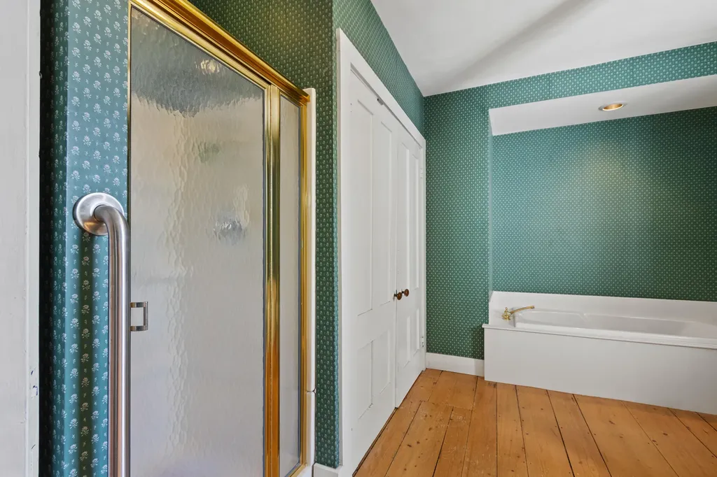 434 Main Street Oxford ME 04270