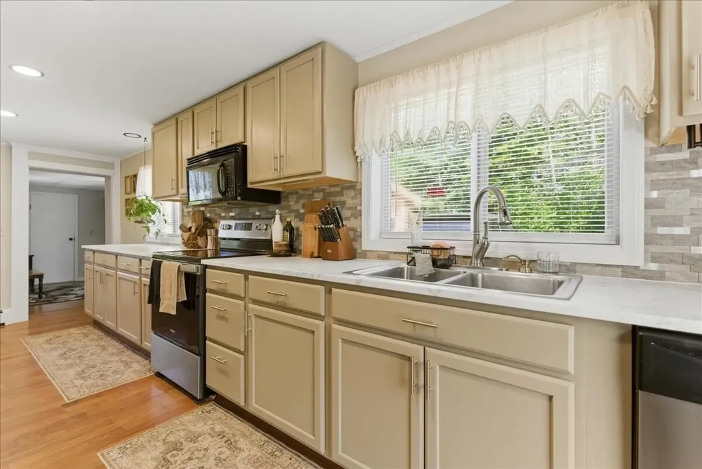180 Bremen Road Waldoboro ME 04572