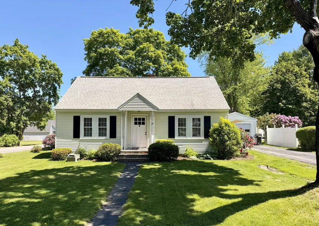 24 Pierce Street Gardiner ME 04345