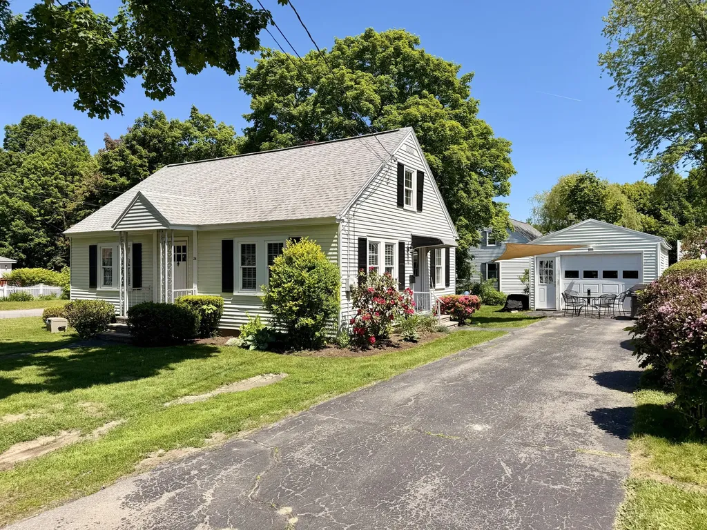 24 Pierce Street Gardiner ME 04345
