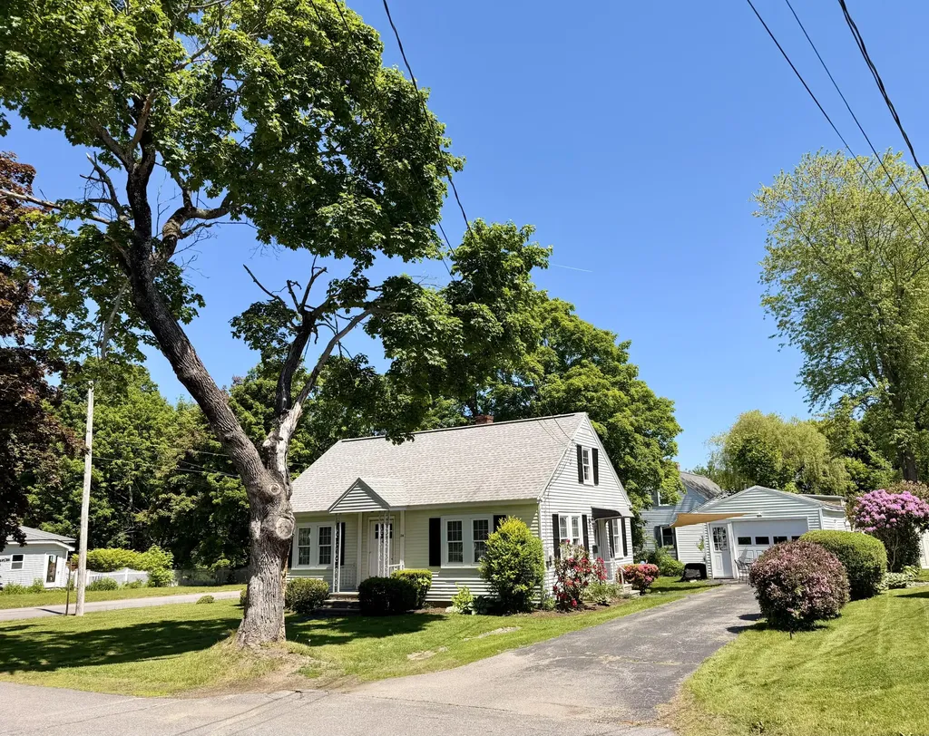 24 Pierce Street Gardiner ME 04345