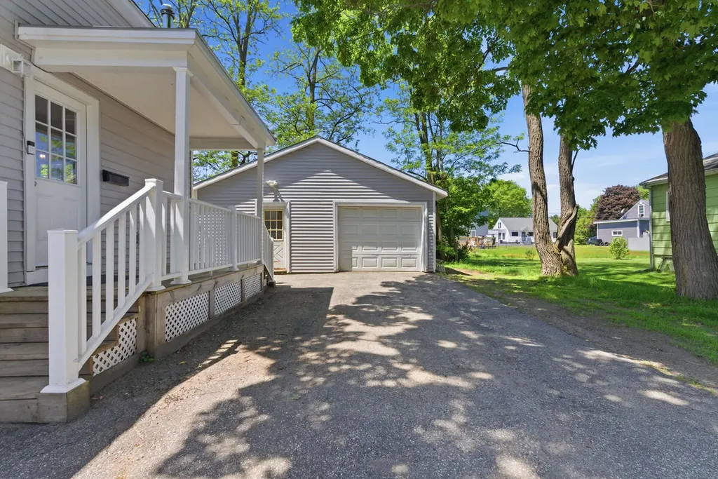51 Dow Avenue Lewiston ME 04240