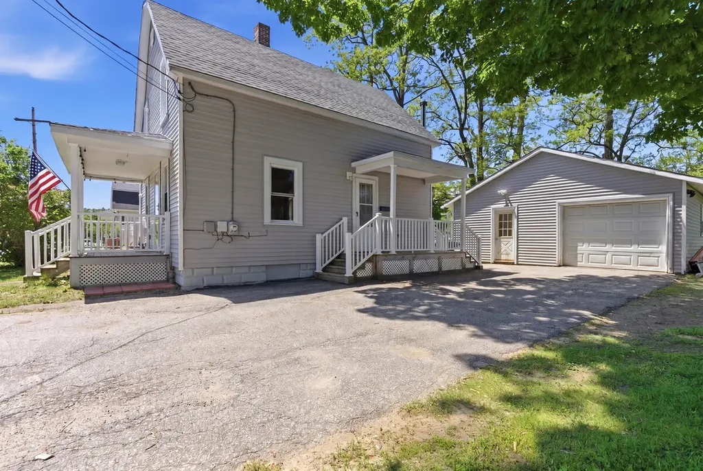 51 Dow Avenue Lewiston ME 04240