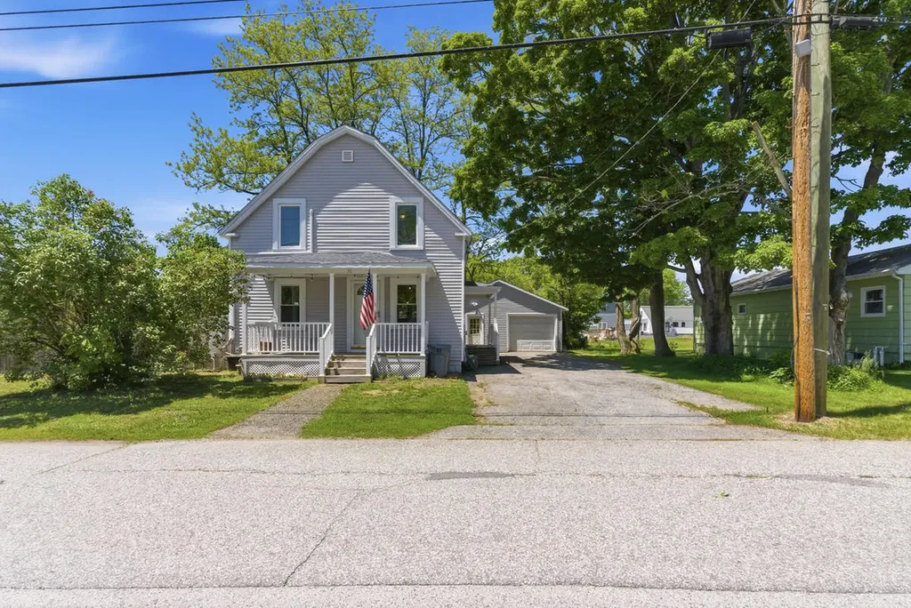 51 Dow Avenue Lewiston ME 04240