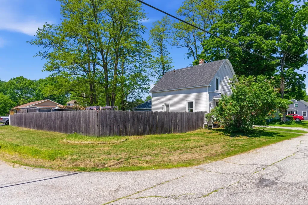 51 Dow Avenue Lewiston ME 04240