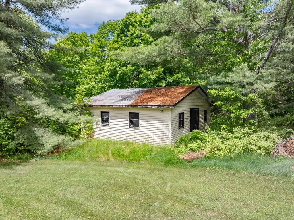 807 Higgins Road Pittsfield ME 04967