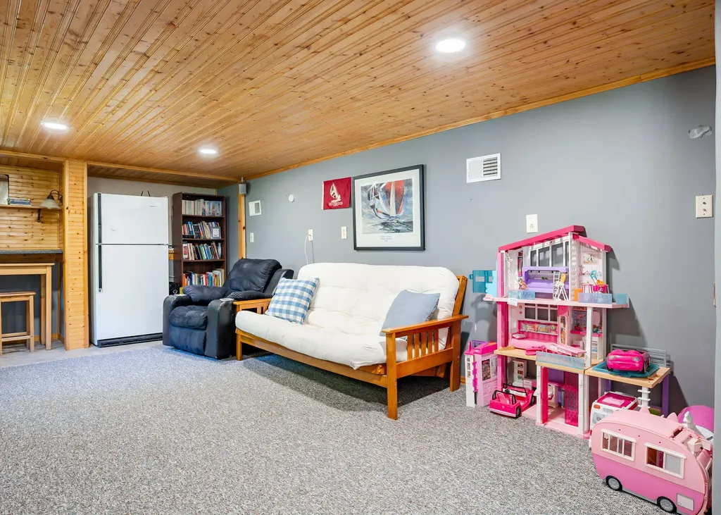 42 Birch Drive Poland ME 04274