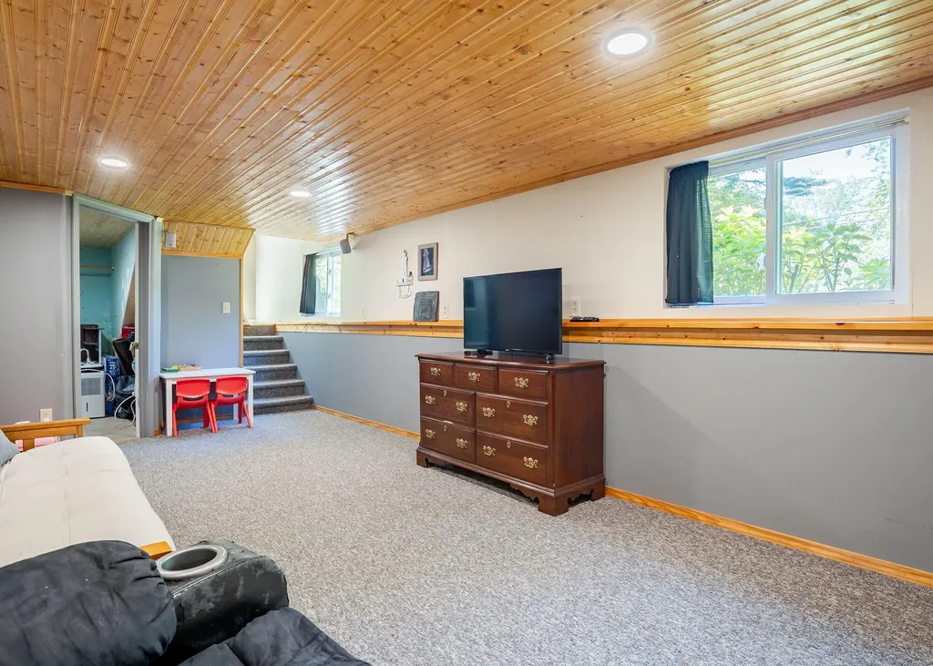 42 Birch Drive Poland ME 04274