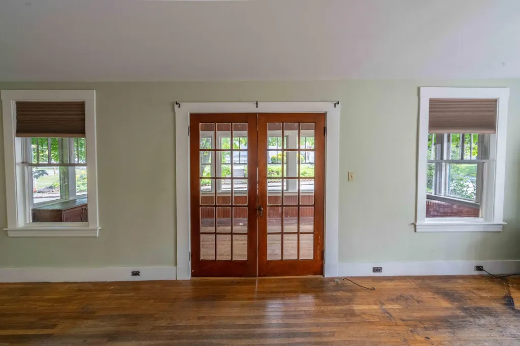 24 Pine Street Ellsworth ME 04605