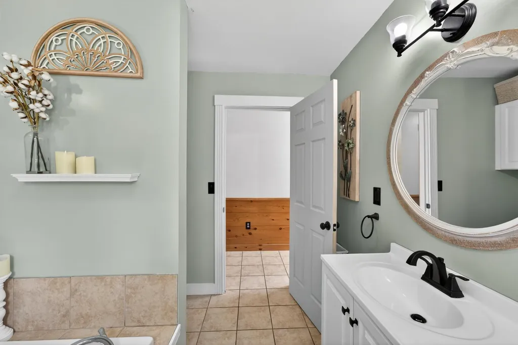 30 Emery Lane West Gardiner ME 04345