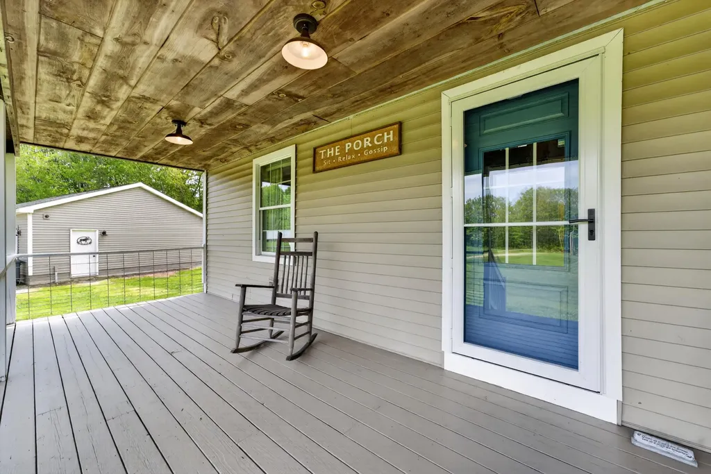 30 Emery Lane West Gardiner ME 04345