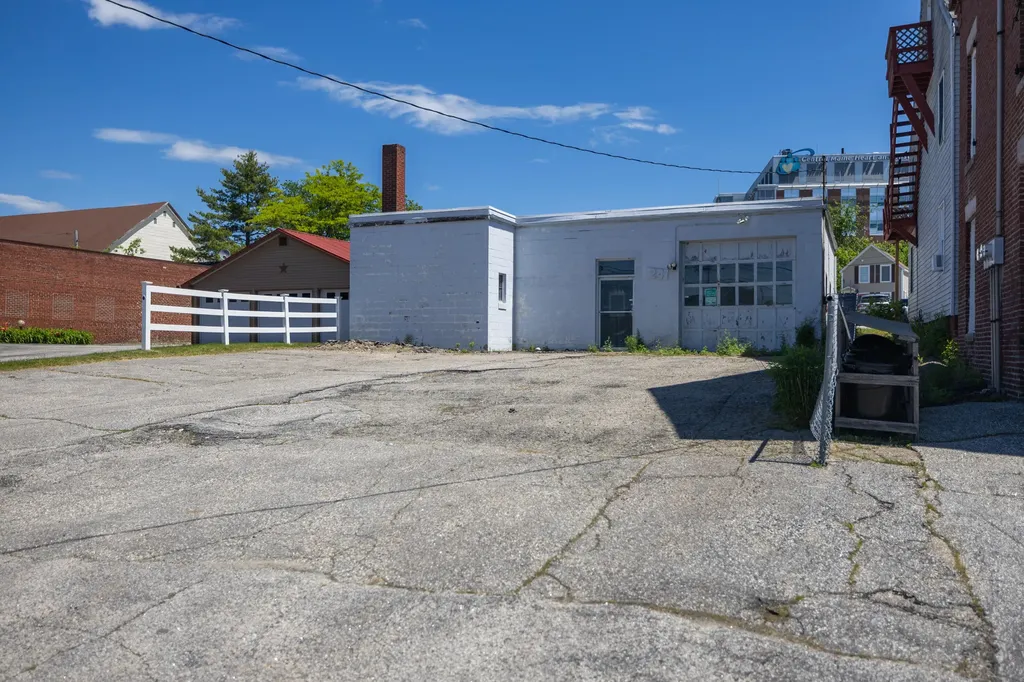 24 Bates Street Lewiston ME 04240
