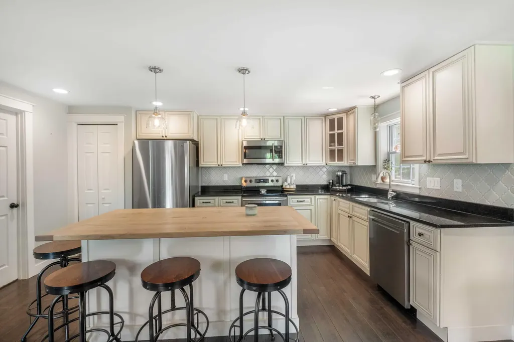 23 Adams Drive Kittery ME 03904
