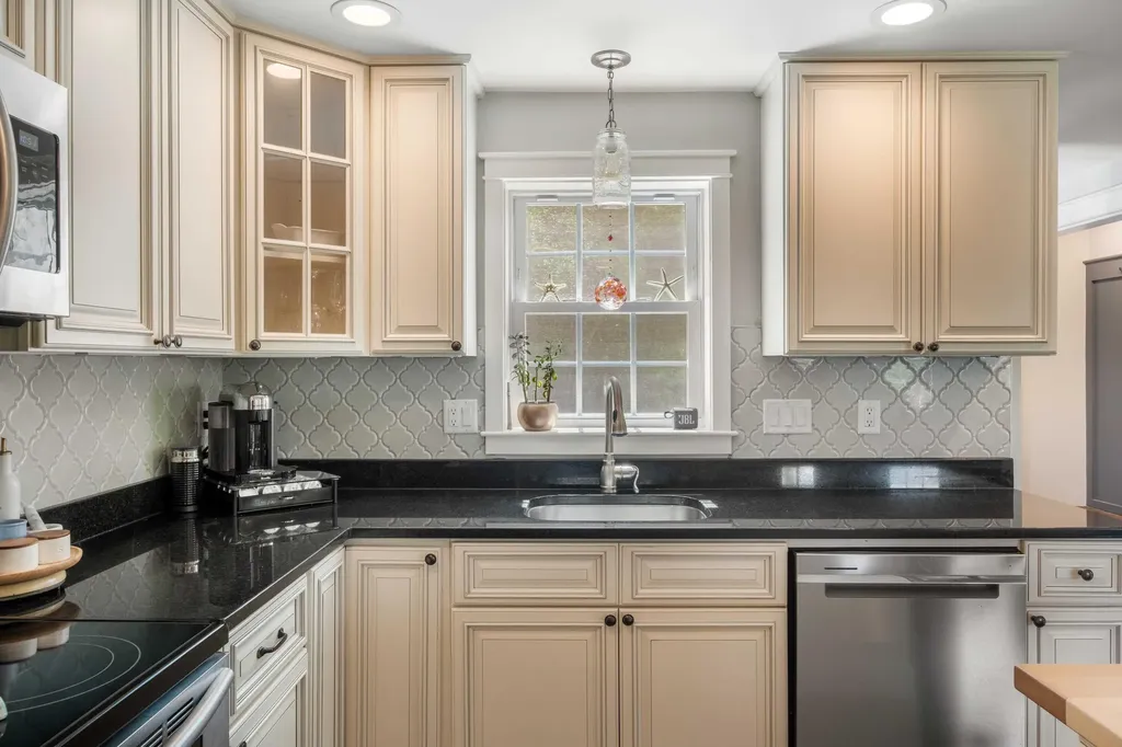 23 Adams Drive Kittery ME 03904