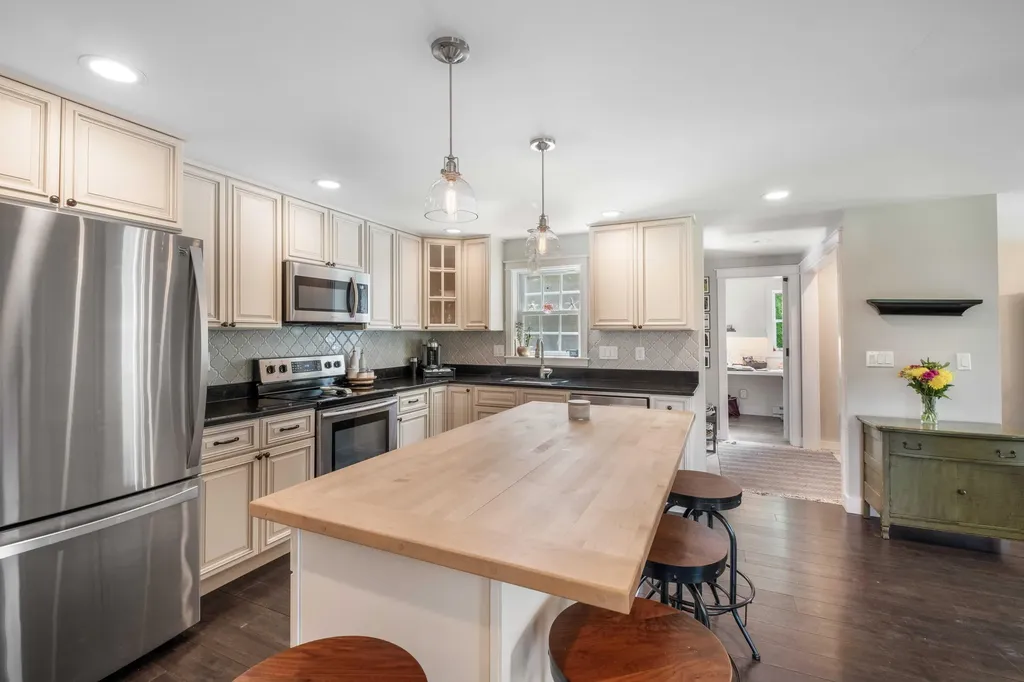 23 Adams Drive Kittery ME 03904