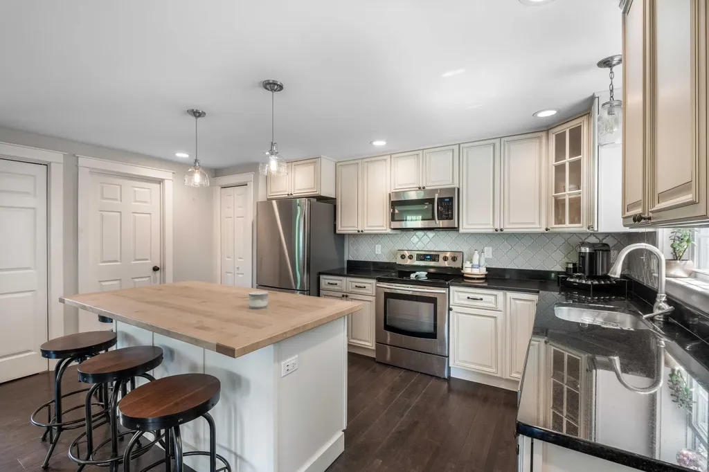 23 Adams Drive Kittery ME 03904