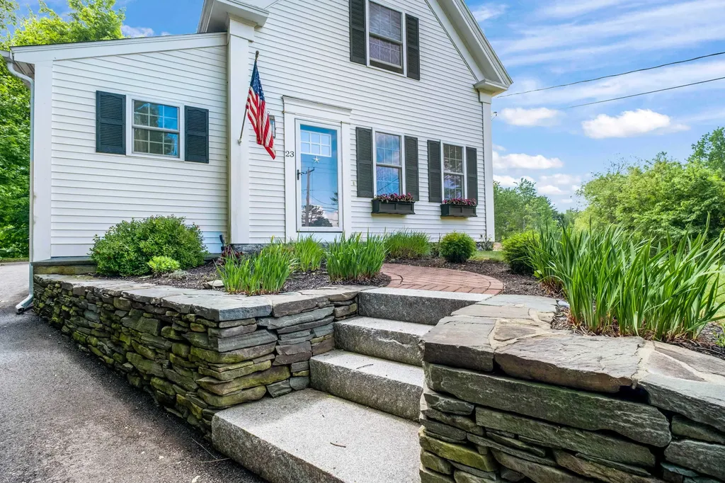23 Adams Drive Kittery ME 03904