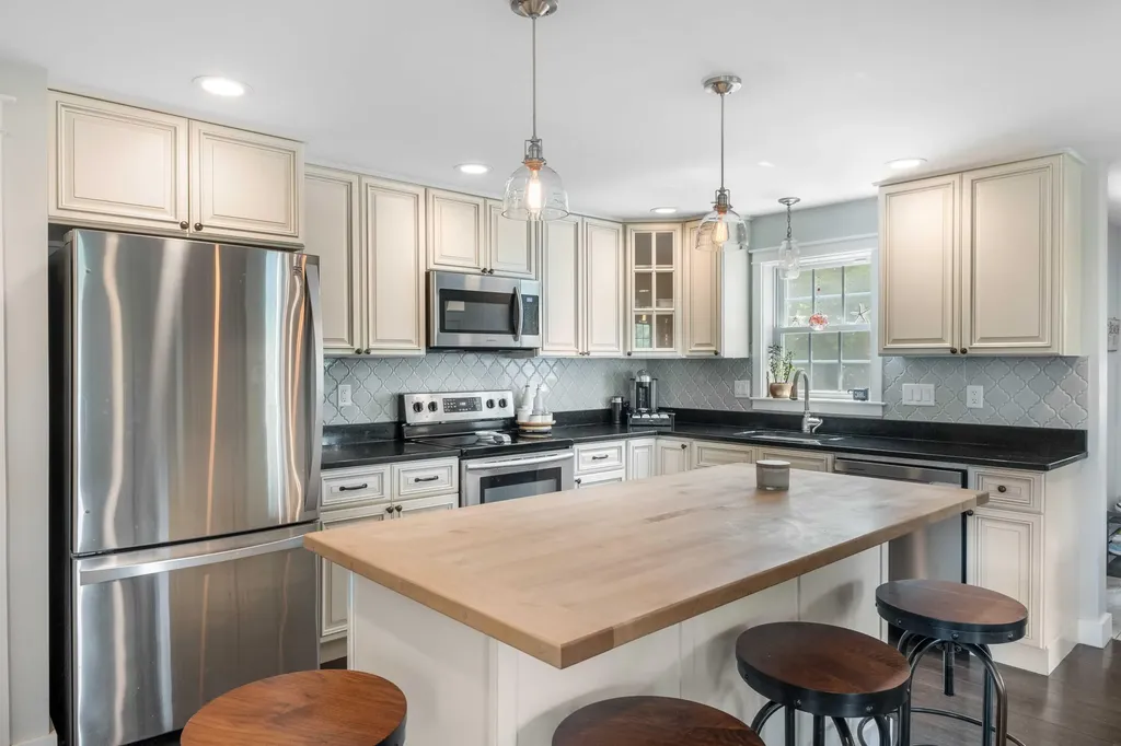 23 Adams Drive Kittery ME 03904