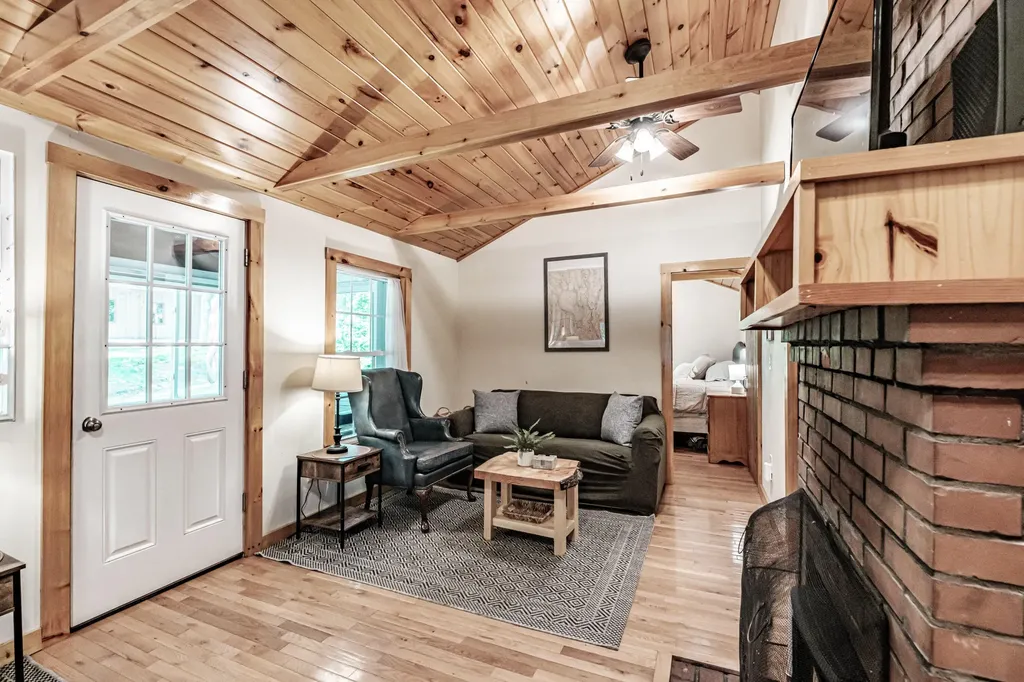 10 Jones Road Raymond ME 04071