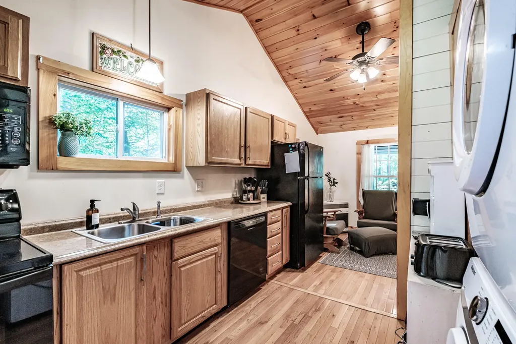 10 Jones Road Raymond ME 04071