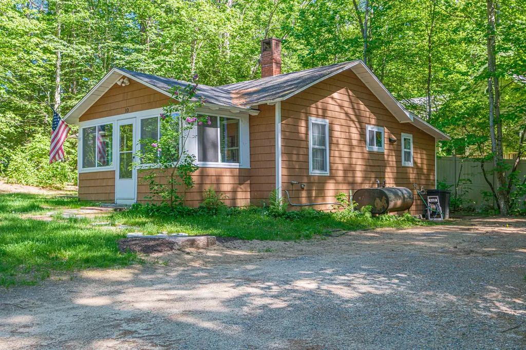 10 Jones Road Raymond ME 04071