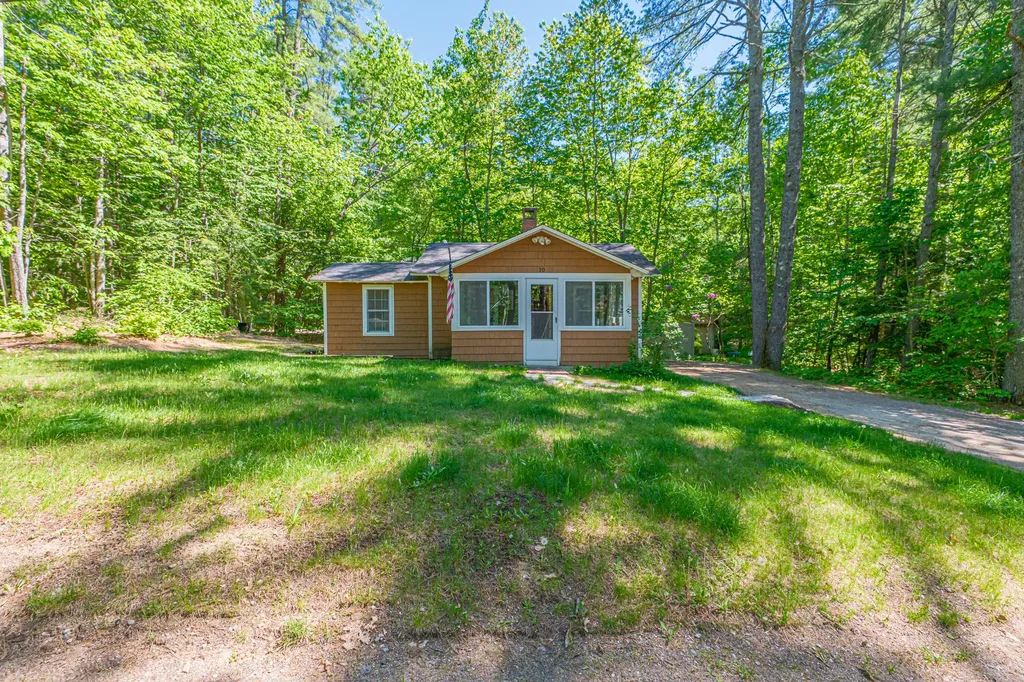 10 Jones Road Raymond ME 04071