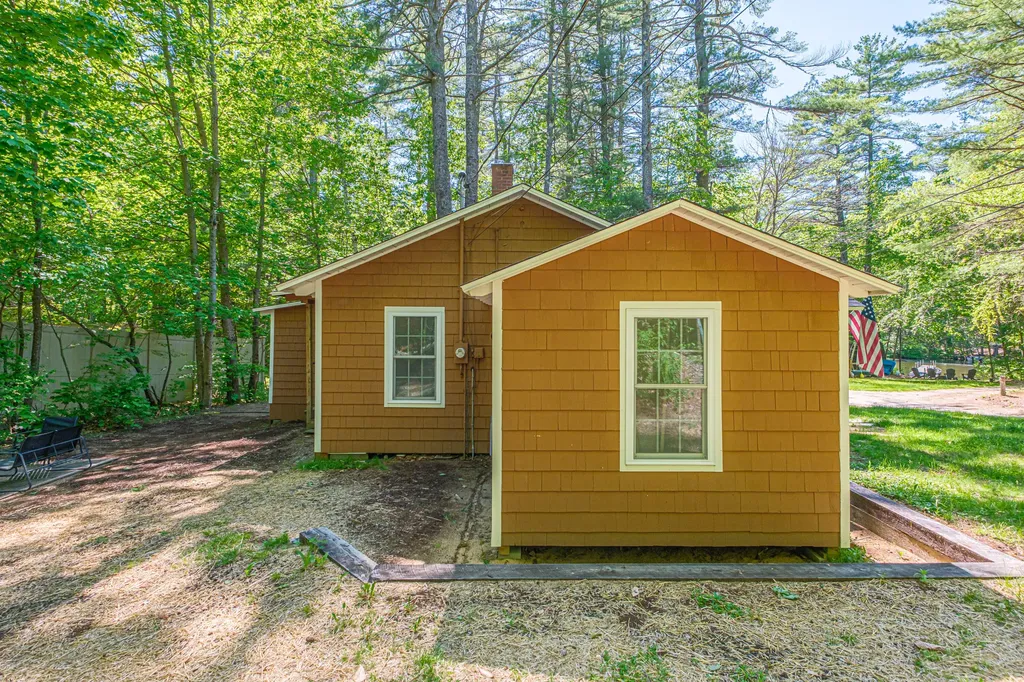 10 Jones Road Raymond ME 04071