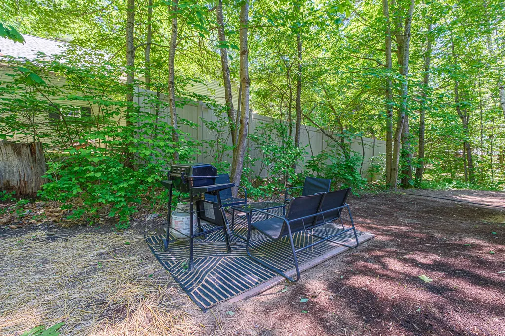 10 Jones Road Raymond ME 04071