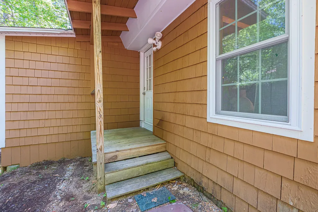 10 Jones Road Raymond ME 04071
