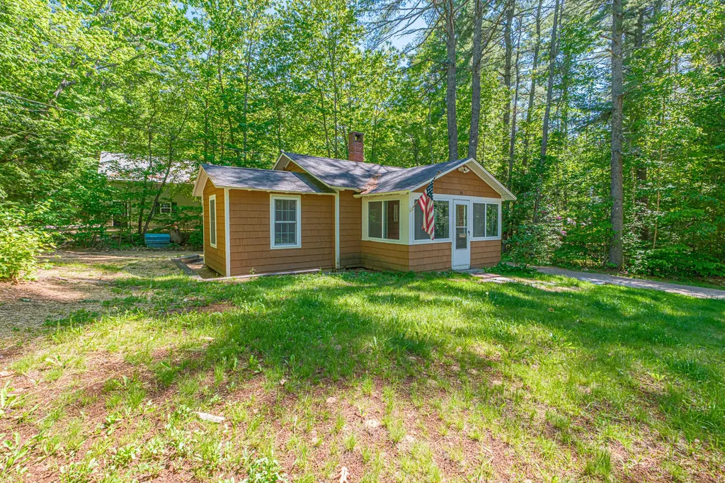 10 Jones Road Raymond ME 04071
