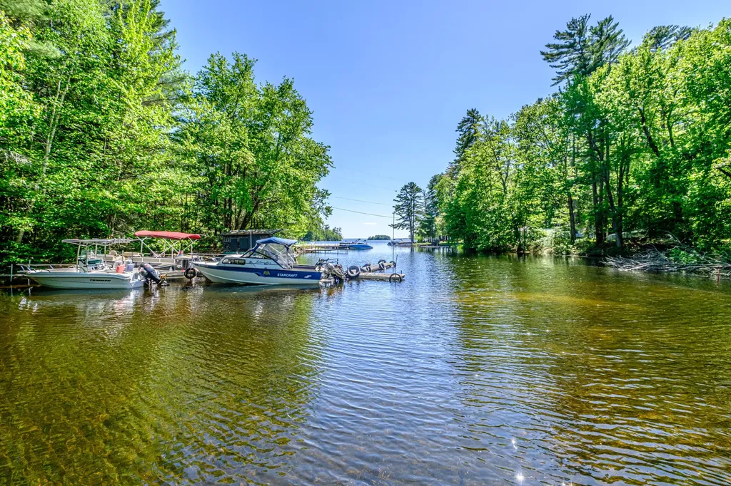 10 Jones Road Raymond ME 04071