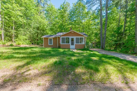 10 Jones Road Raymond ME 04071