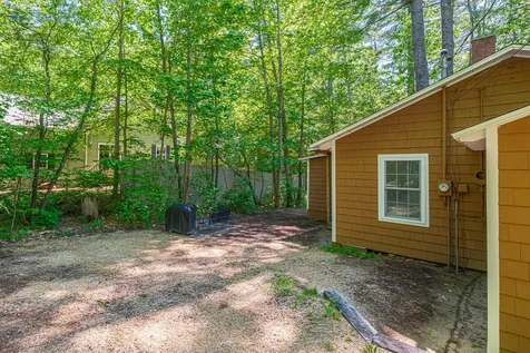 10 Jones Road Raymond ME 04071