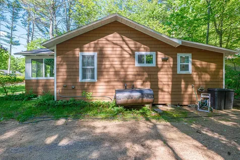 10 Jones Road Raymond ME 04071