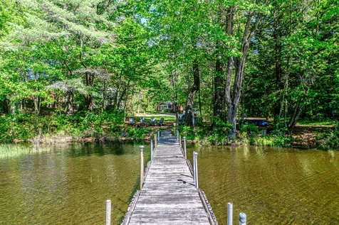 10 Jones Road Raymond ME 04071