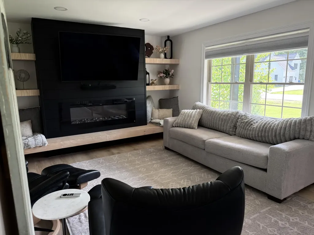 25 Constitution Avenue Hampden ME 04444