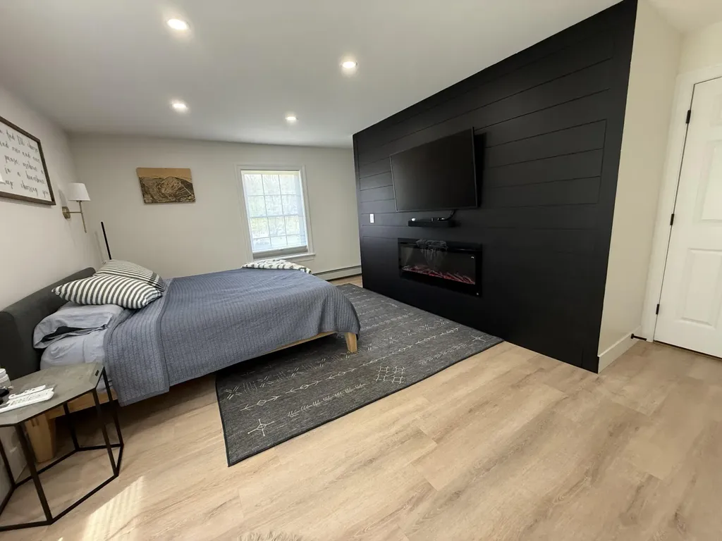 25 Constitution Avenue Hampden ME 04444
