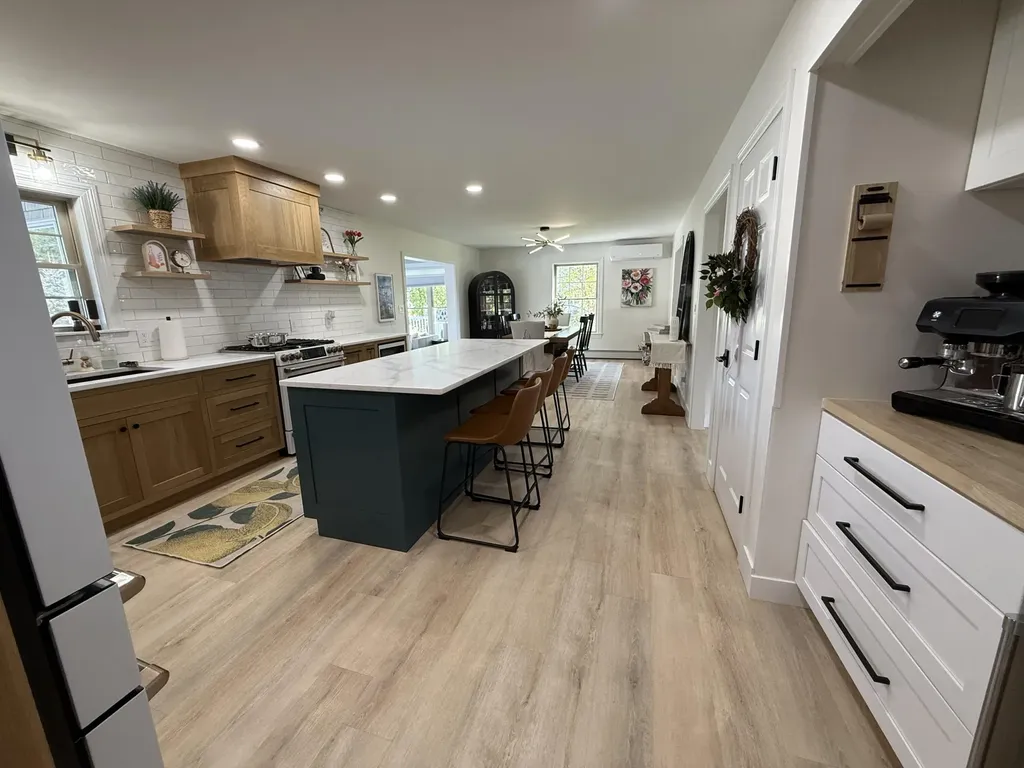 25 Constitution Avenue Hampden ME 04444